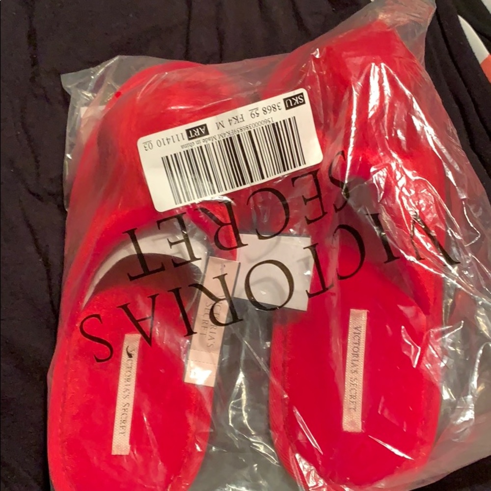 Red Pom Victoria Secret slippers size med